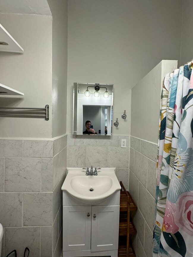 Building Photo - 416 Pembroke Ave