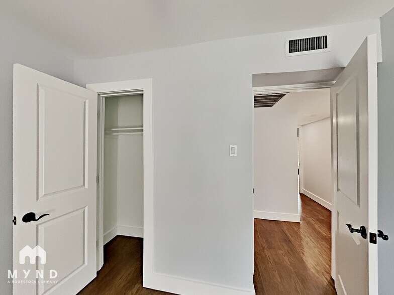 Building Photo - 318 Arborview Dr