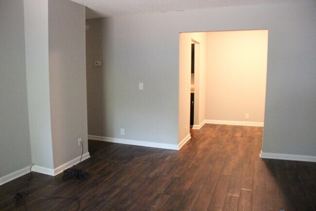 Building Photo - 1 Bed/ 1 Bath Condo! Harding / Southern Hills Area! Pets ok!