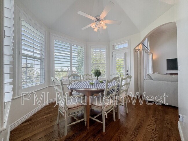 Building Photo - 49 E Fairway Dr