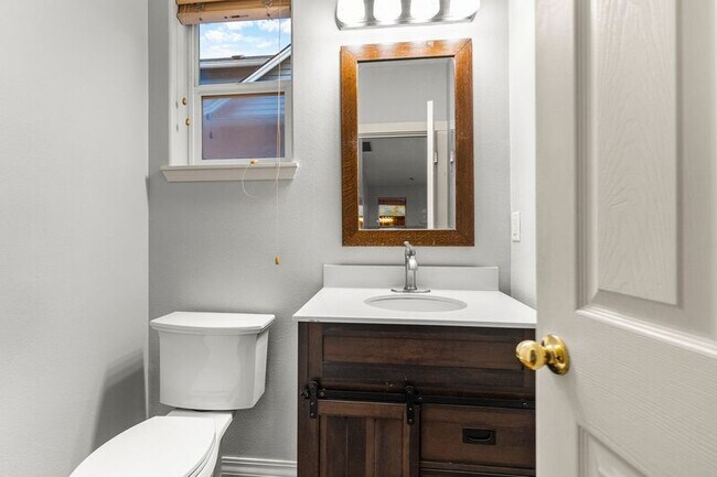 Building Photo - 18438 SE Stephens St