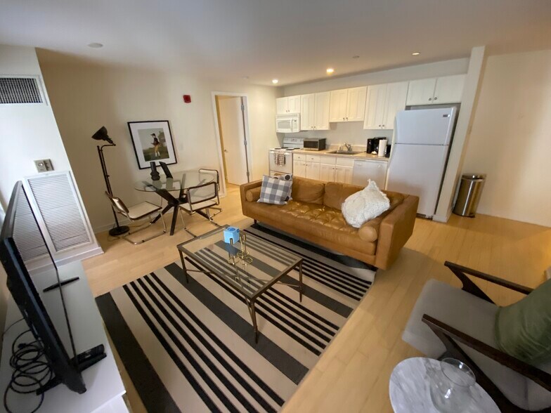 Building Photo - 5 Boylston Pl