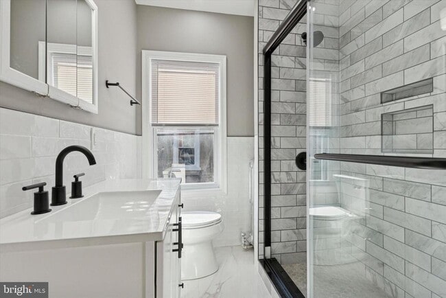 Building Photo - 206 Ripka St