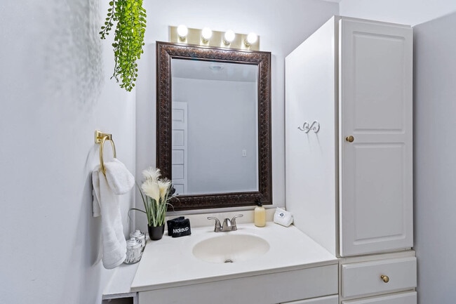 Building Photo - 301 S Front St