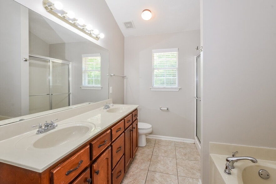 Building Photo - 13141 Sandbourne S