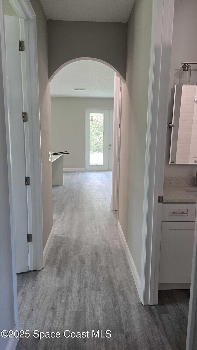 Building Photo - 1801 Warton Ave SE