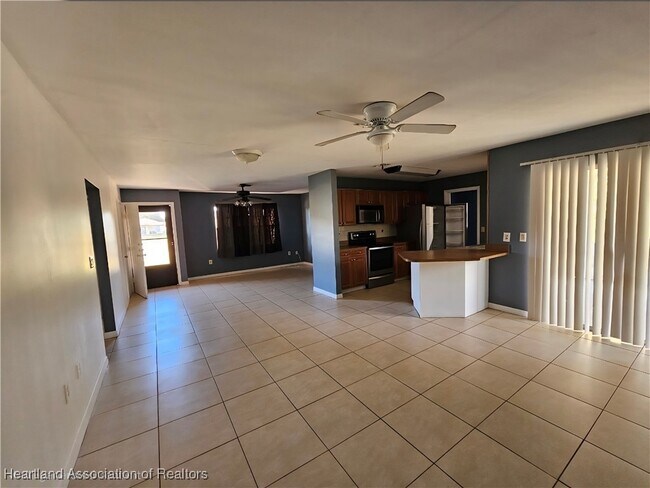 Building Photo - 138 Friendly Cir