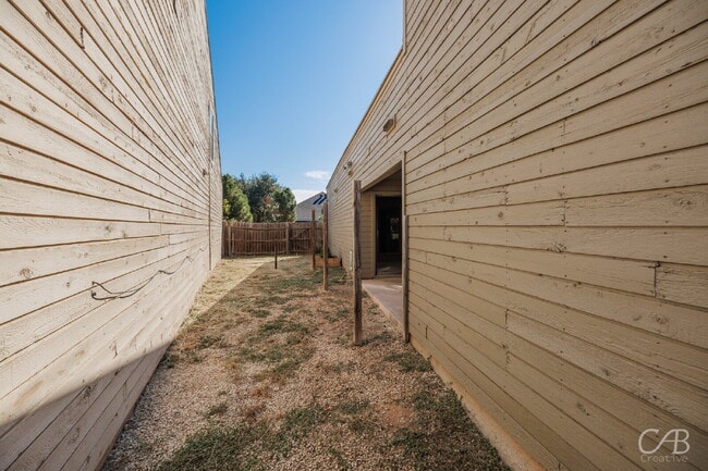 Building Photo - For Lease