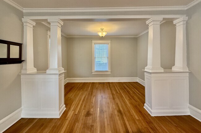 Building Photo - 107 W Geer St