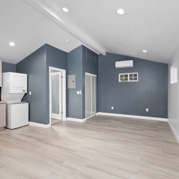 Building Photo - 15247 Binney St