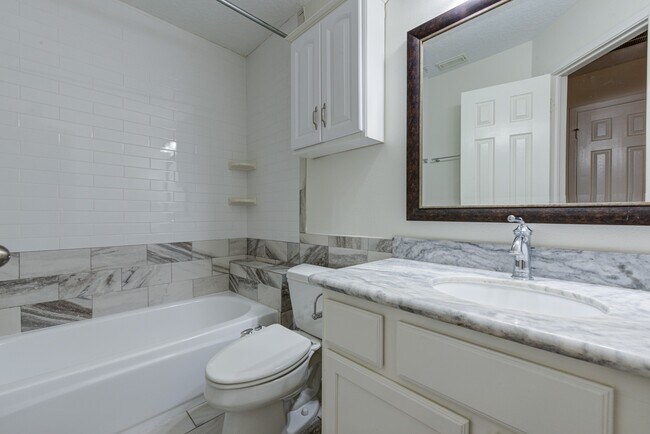 Building Photo - 1315 Crescent Pkwy Ct