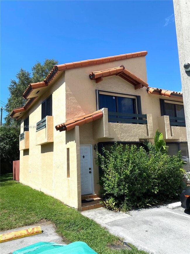 Building Photo - 10073 SW 77th Ct