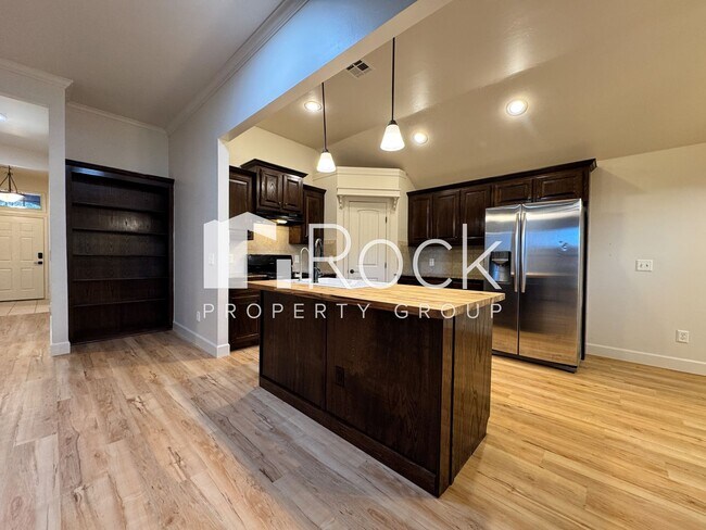 Building Photo - 3 Bed/2 Bath Edmond Home **AMAZING Location with All Appliances Included**