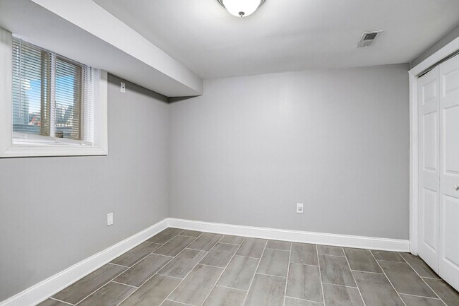 Building Photo - Bright and Beautiful Benning Ridge Abode