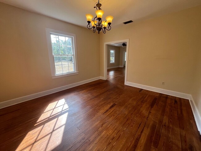 Building Photo - Spacious 3 Bedroom Home • 2,100+ Sq Ft just outside of Live Oak Location