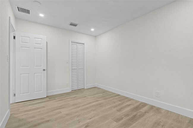 Building Photo - 2941 NW 11th Ct