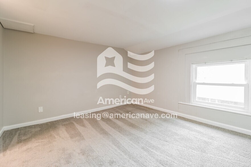 Building Photo - 1216 W 41st St