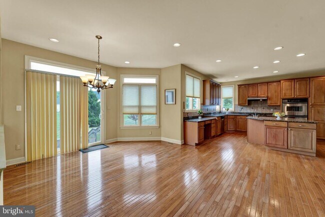 Building Photo - 19 Meadowlark Dr