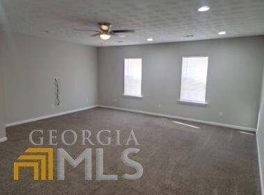 Building Photo - 15 Forest Ln