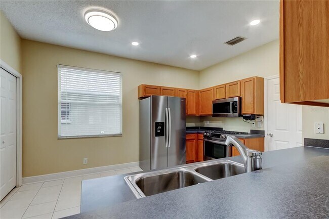 Building Photo - 6101 Lanshire Dr