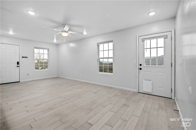 Building Photo - 731 Erika Ave