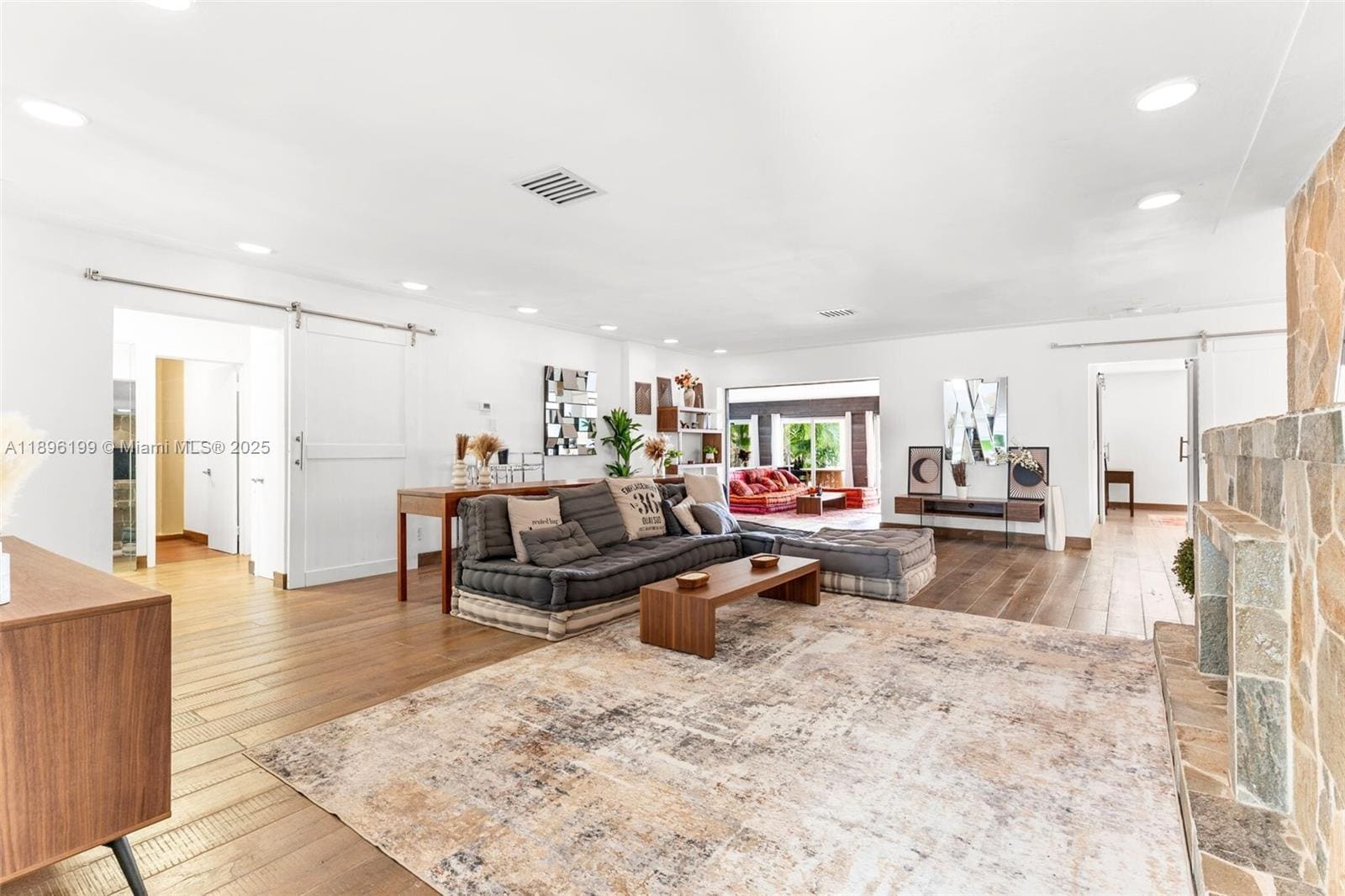 Building Photo - 8220 Hawthorne Ave