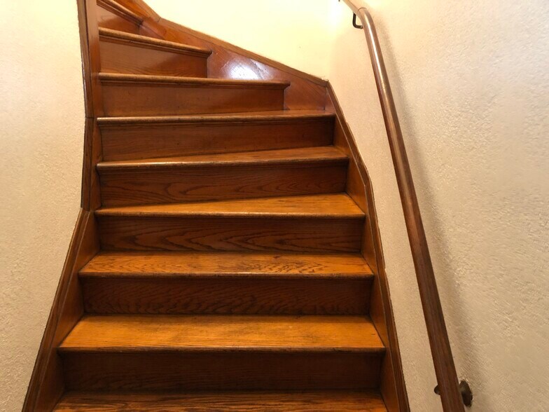 Your private front entrance. - 623 S 60th St