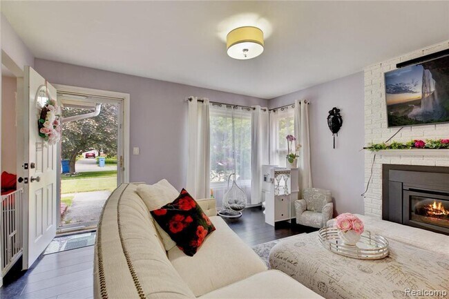 Building Photo - Beautiful Home in Dearborn Heights