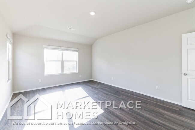 Building Photo - 884 S Brambling Ln