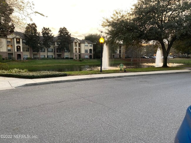 Building Photo - 7800 Point Meadows Dr