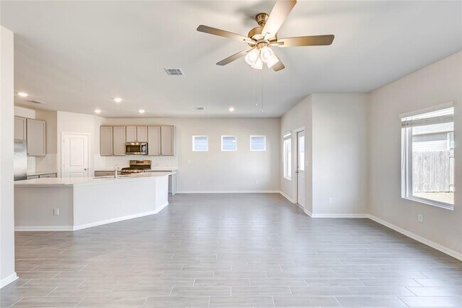 Building Photo - 141 Yellowstone Dr