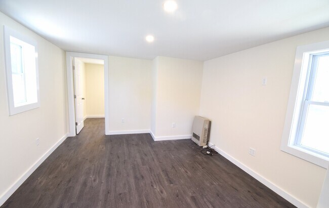 Building Photo - 37 Dudley Ln