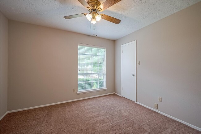 Building Photo - 1126 W Belgravia Dr