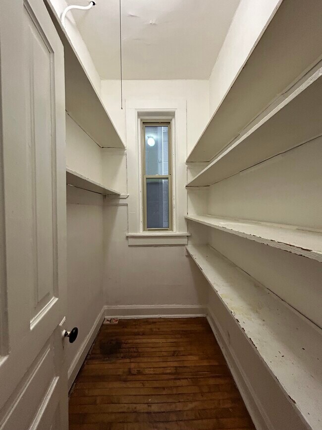 Building Photo - 1013 N Winchester-1