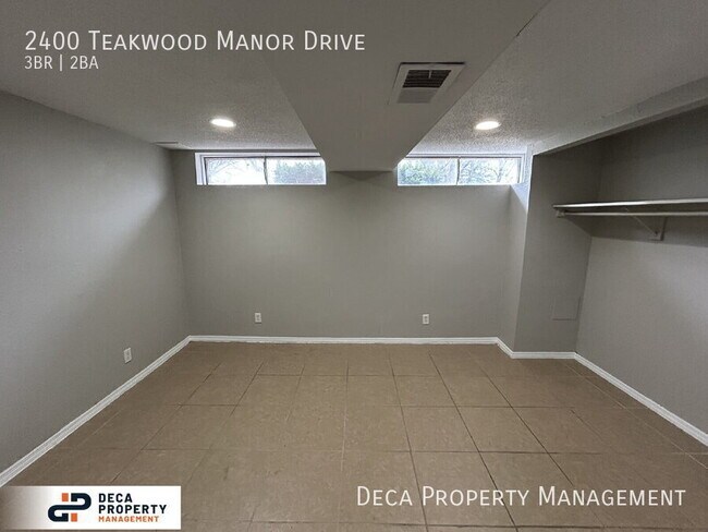 Building Photo - 2400 Teakwood Manor Dr