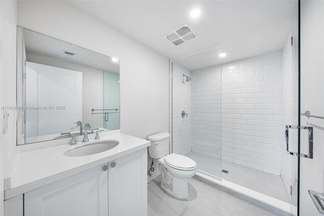 Building Photo - 555 NE 34th St