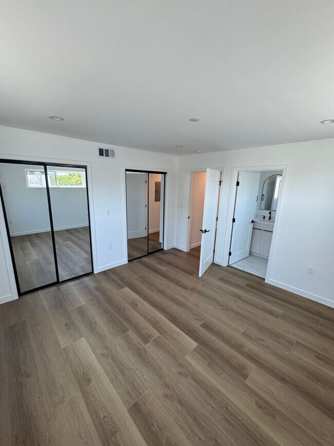 Building Photo - 5506 Barton Ave