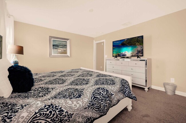 Building Photo - 8935 Stinger Dr