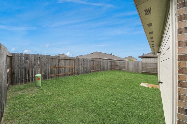 Building Photo - 9010 Estes Lks Dr