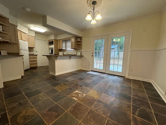 Building Photo - 5854 Michelle Dr