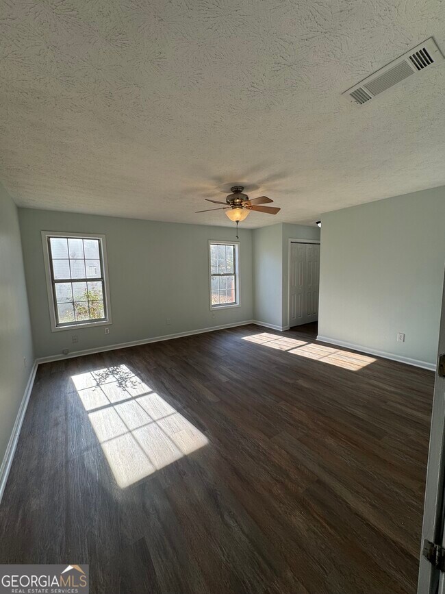 Building Photo - 1009 Chads Ridge Dr