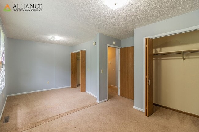 Building Photo - Recently Updated!