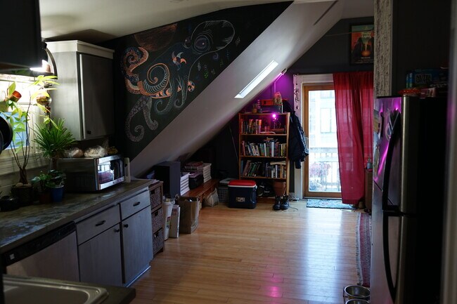 Kit2 - 2165 S Allis St