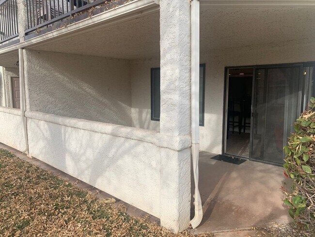 Building Photo - 275 S Valley View Dr