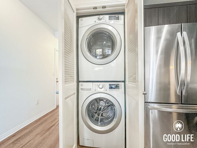 Building Photo - SD: Luminous 3BD/2BA Corner Unit in Little Italy with City Views, W/D & Private Balcony
