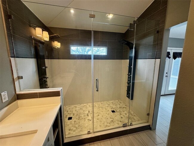 Building Photo - 104 Silk Tree Ln