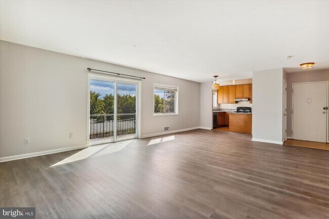 Building Photo - 10631 Montrose Ave