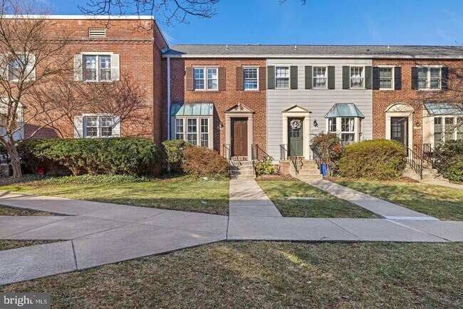 Primary Photo - 4940 Bradley Blvd