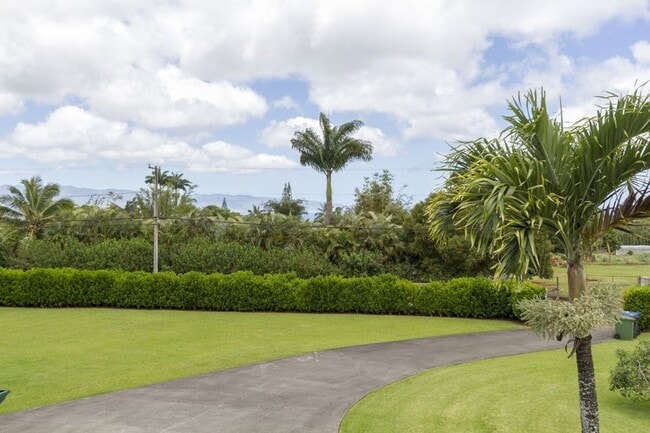 Building Photo - Estate on 1 acre 3 bedroom 2.5 baths and attached 2 car garage