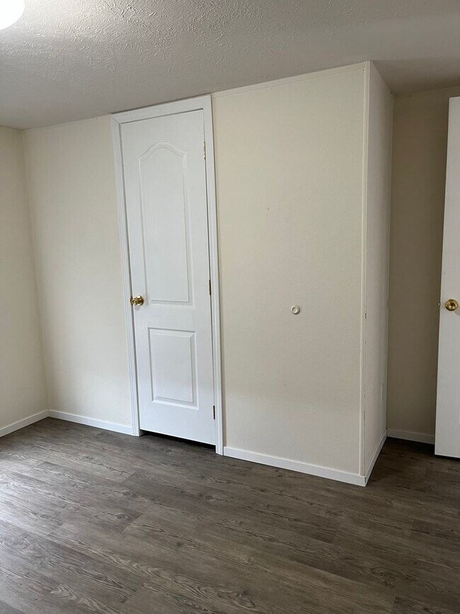 Building Photo - Cute 2 bedroom/1 bath singlewide mobile ho...